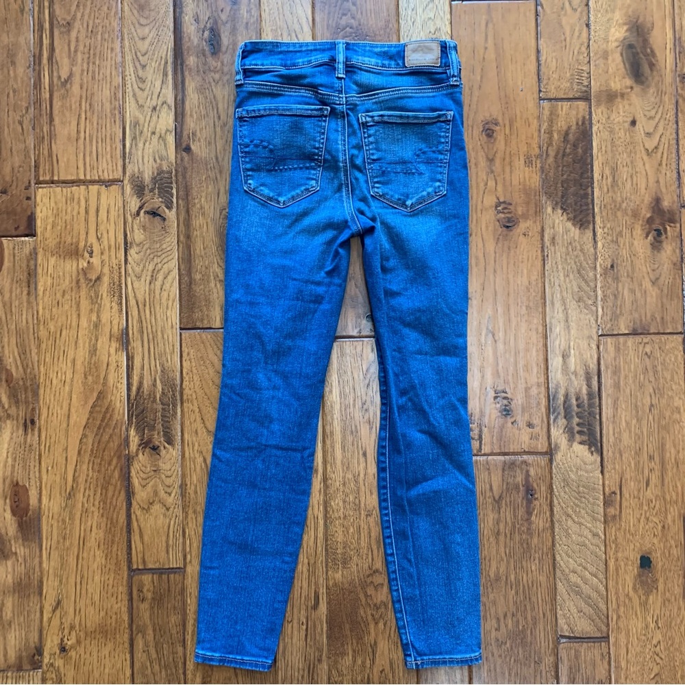 AE | medium wash distress hi-rise jeggings | Sz 2 Short - Picture 8 of 16